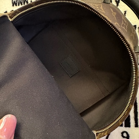 β SOLD! Authentic Louis Vuitton Palm Springs PM in monogram canvas - Picture 10 of 12